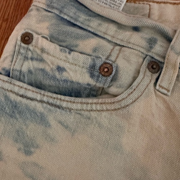 Vintage 90s Levi’s 501 red tab up cycled with the unique at home bleach pattern - Picture 4 of 10